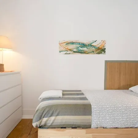 Principe Real Beautiful View 3 Bedrooms Flat! דירה *